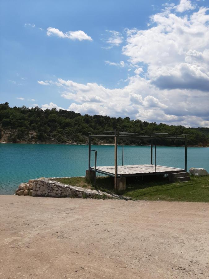 Le Logis Des Templiers Appartement Climatise Régusse Exterior foto